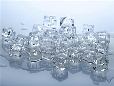 ドライアイスと通常の氷：違いは何ですか？